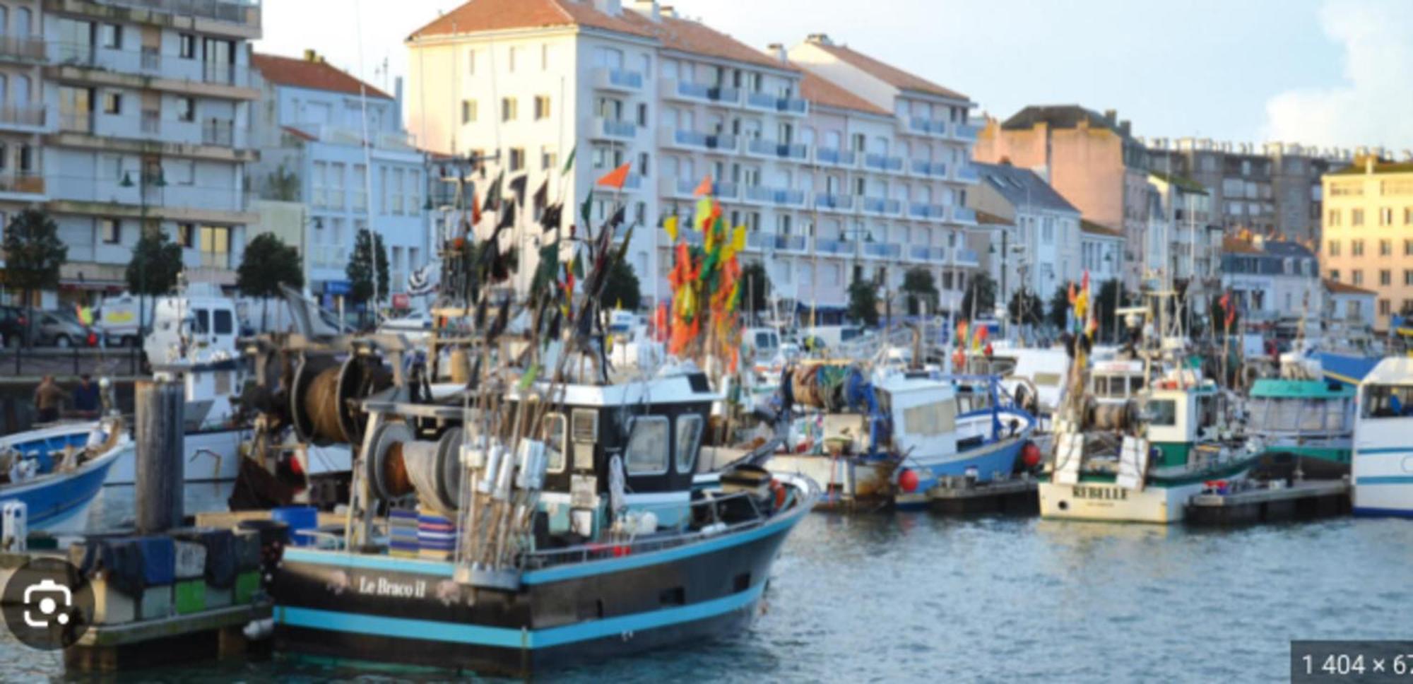 Pretty And Bright Studio With View On The Harbor Les Sables-dʼOlonne Exterior foto
